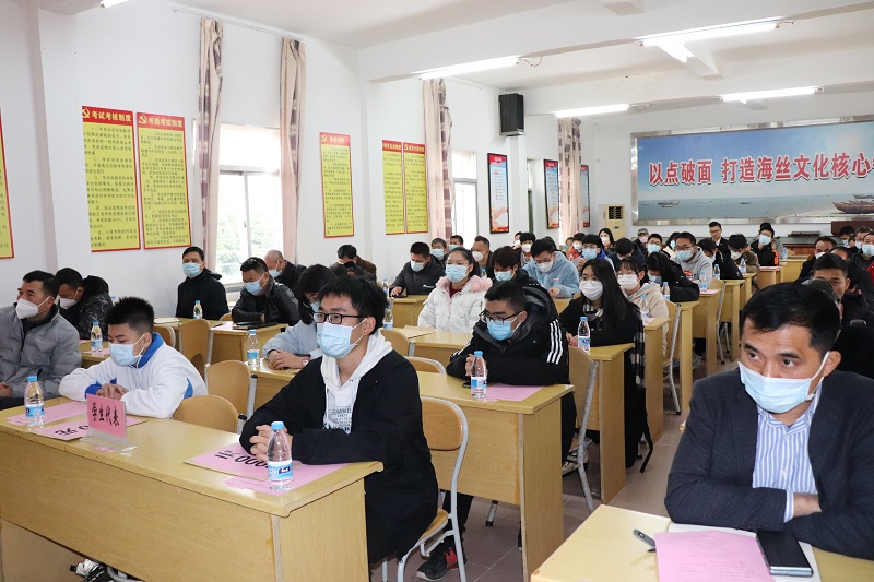 3 出席颁奖典礼的支部书记和优秀学生、教师、校长代表.JPG