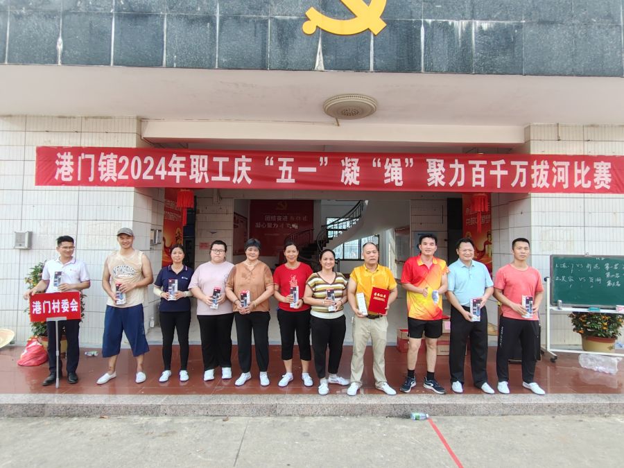 林伟雄副书记与亚军队伍合影.jpg